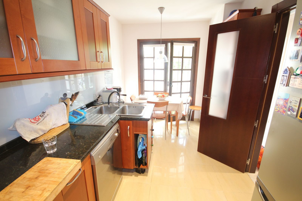 5 Bedroom Villa for Sale in Marbella — view 10