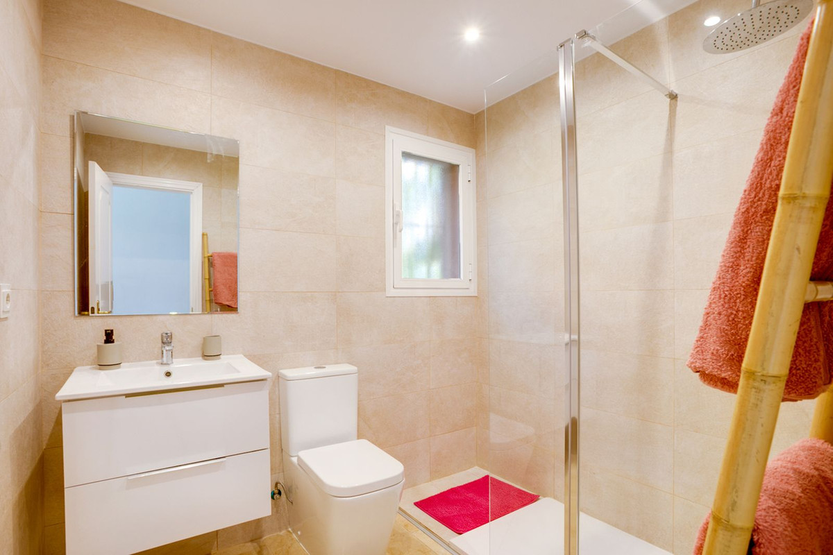 2 Bedroom Apartment for Sale in Estepona — 9