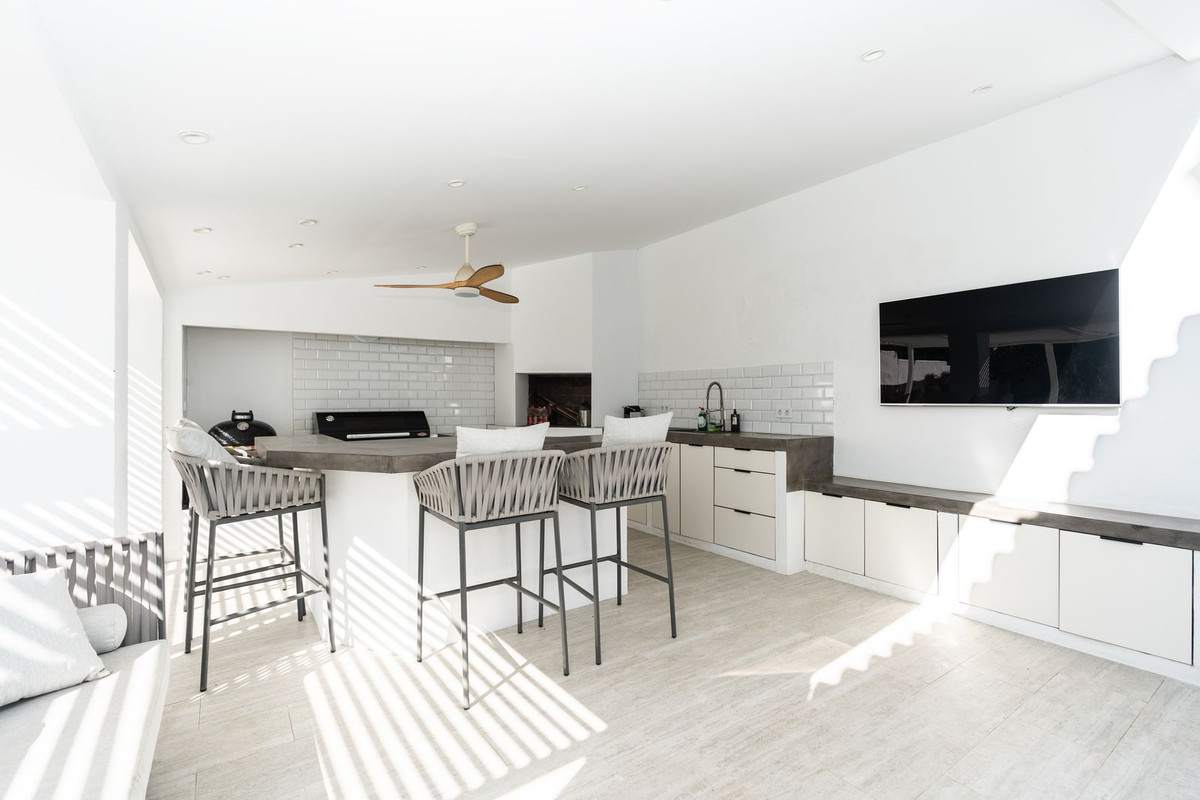 5 Bedroom Villa for Sale in El Paraiso — 4