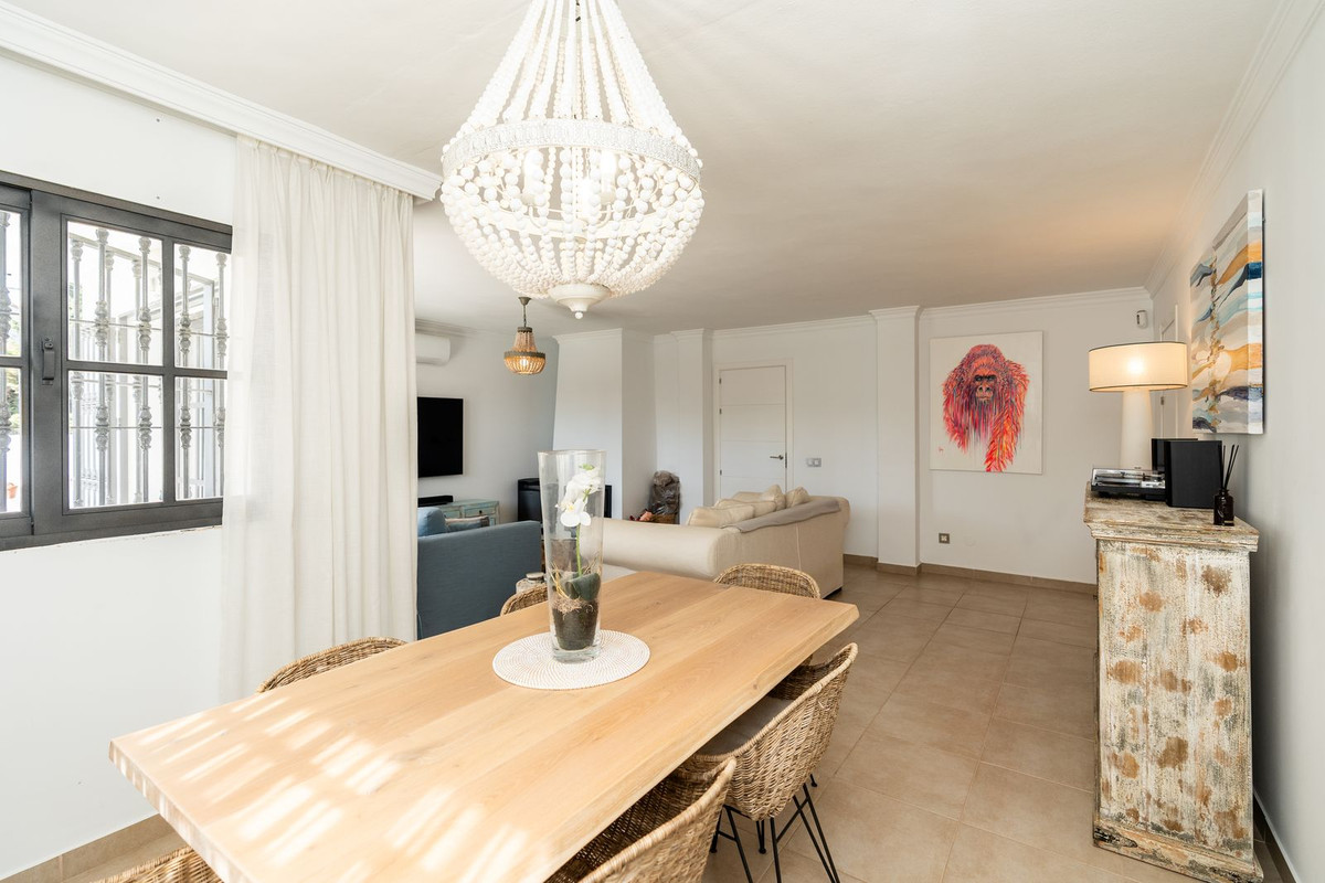 5 Bedroom Villa for Sale in El Paraiso — 9