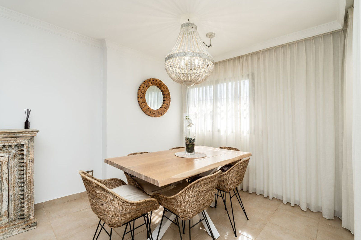 5 Bedroom Villa for Sale in El Paraiso — view 10