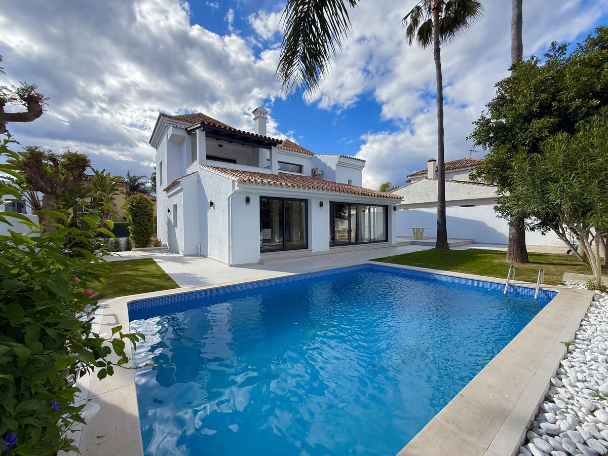 5 Bedroom Villa for Sale in Nueva Andalucía