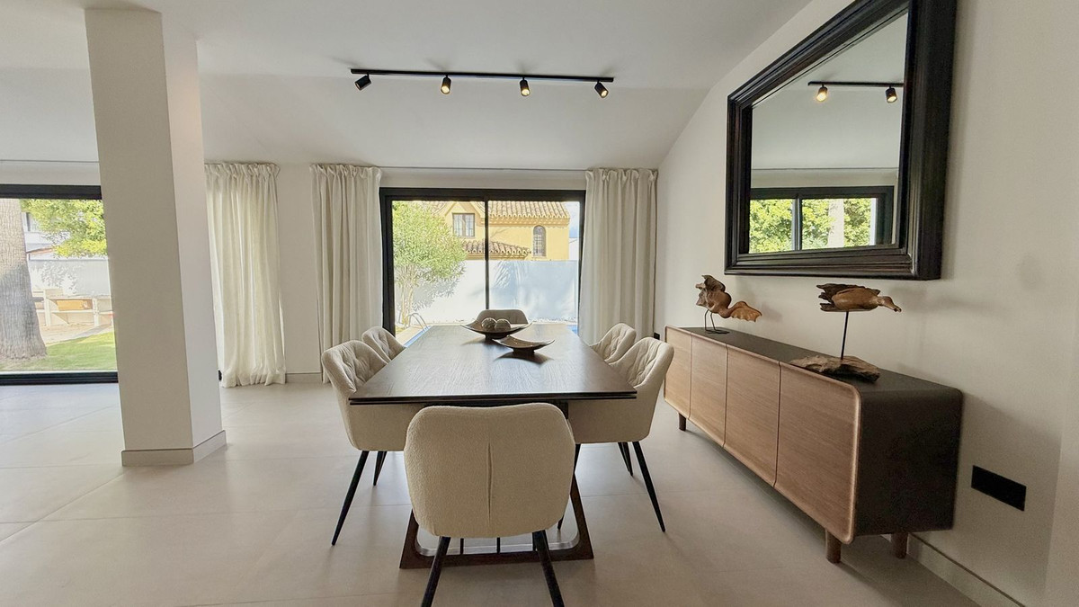 5 Bedroom Villa for Sale in Nueva Andalucía — 8