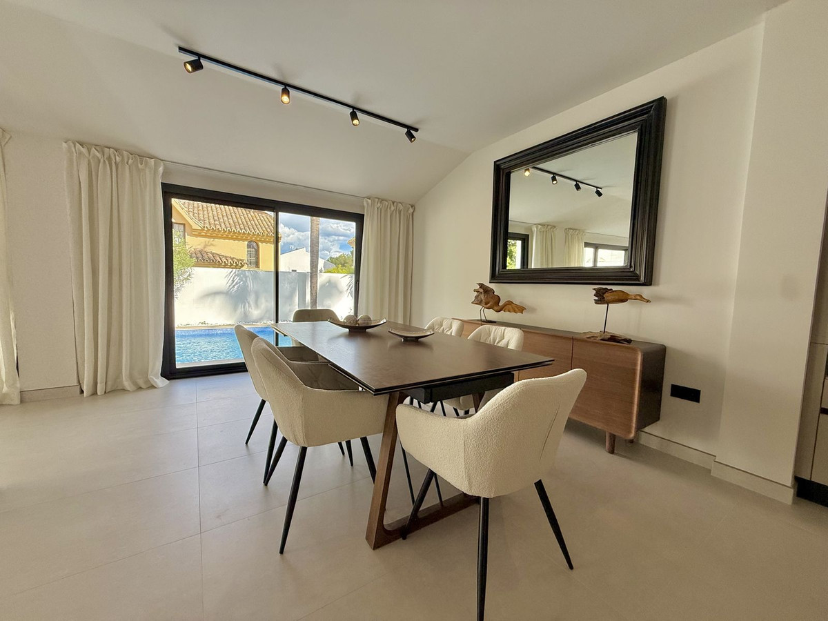 5 Bedroom Villa for Sale in Nueva Andalucía — 9