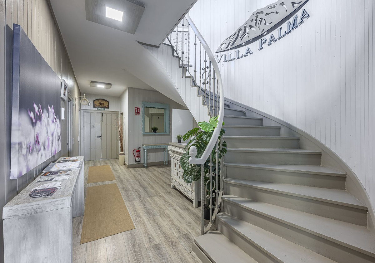 12 Bedroom Villa for Sale in Marbella — view 3