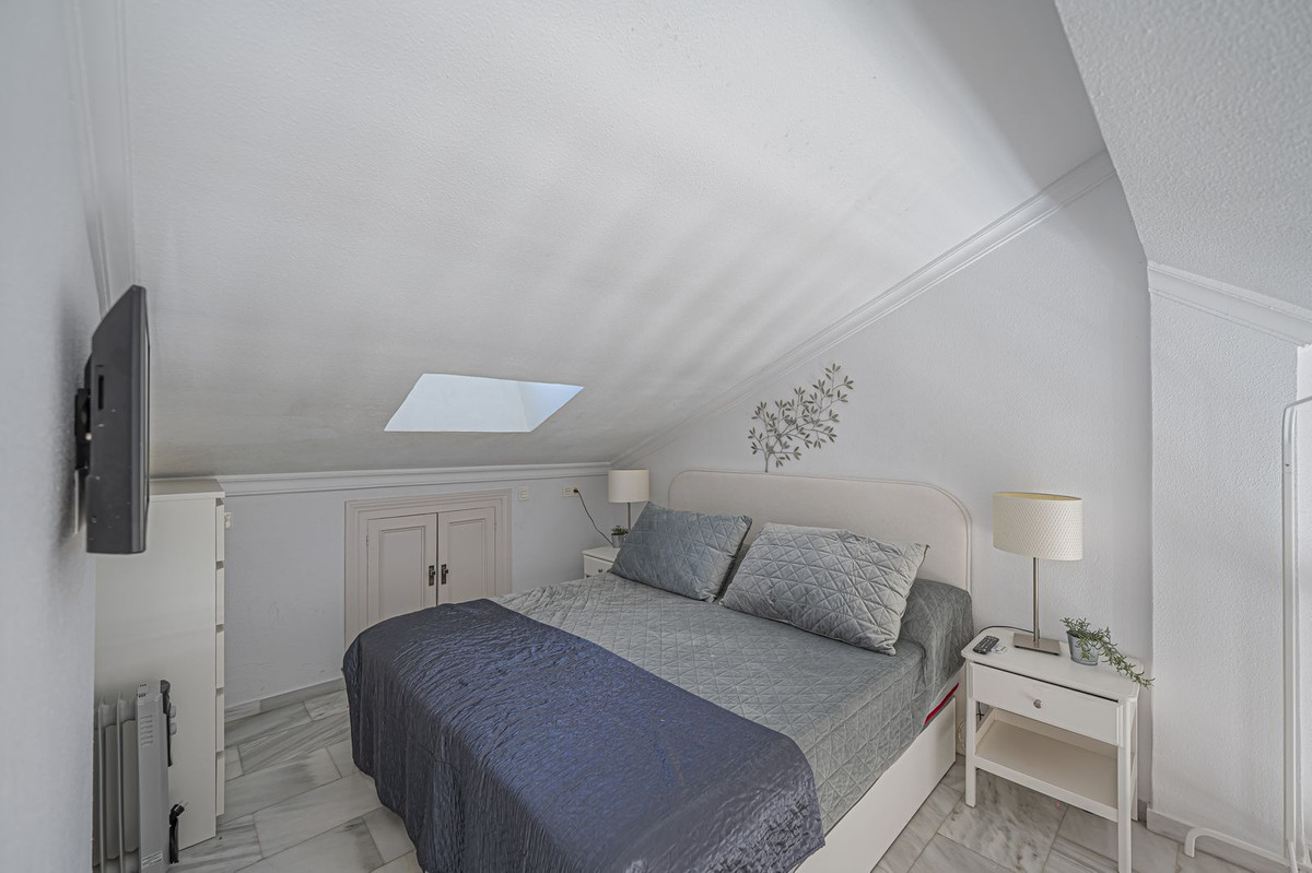 2 Bedroom Apartment for Sale in The Golden Mile — view 10