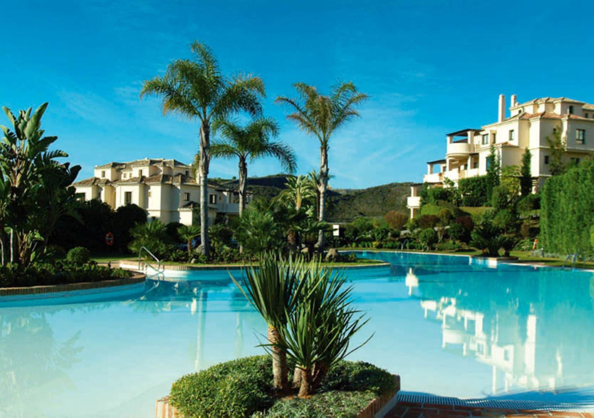 3 Bedroom Apartment for Sale in Benahavís — 2