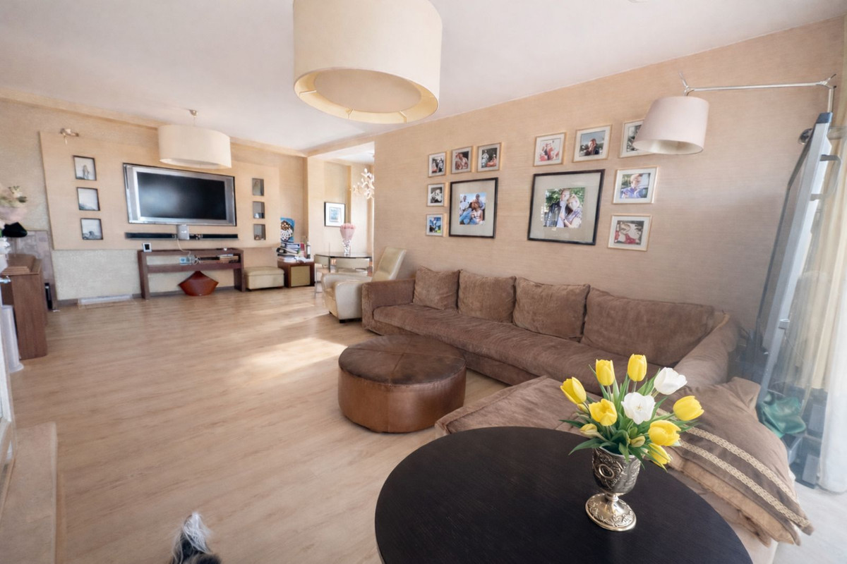 3 Bedroom Apartment for Sale in Benahavís — 3