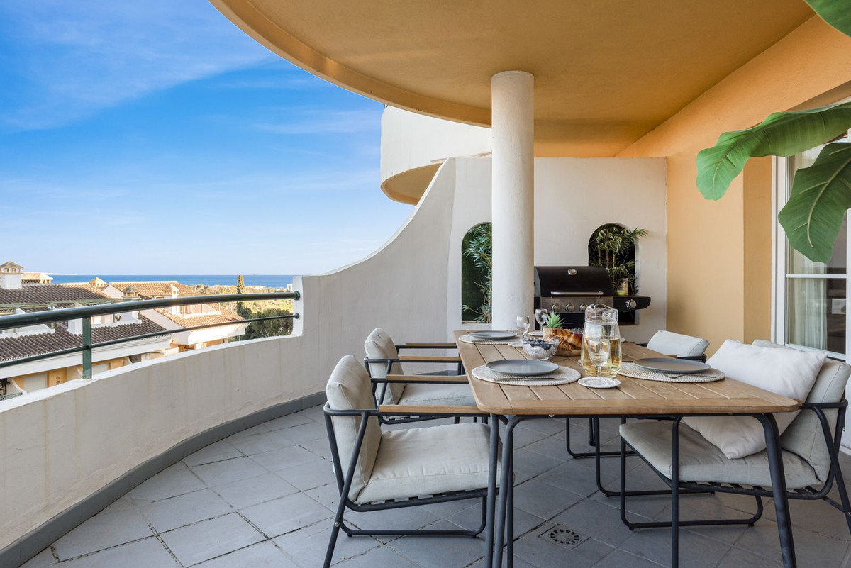 2 Bedroom Apartment for Sale in Nueva Andalucía — 2