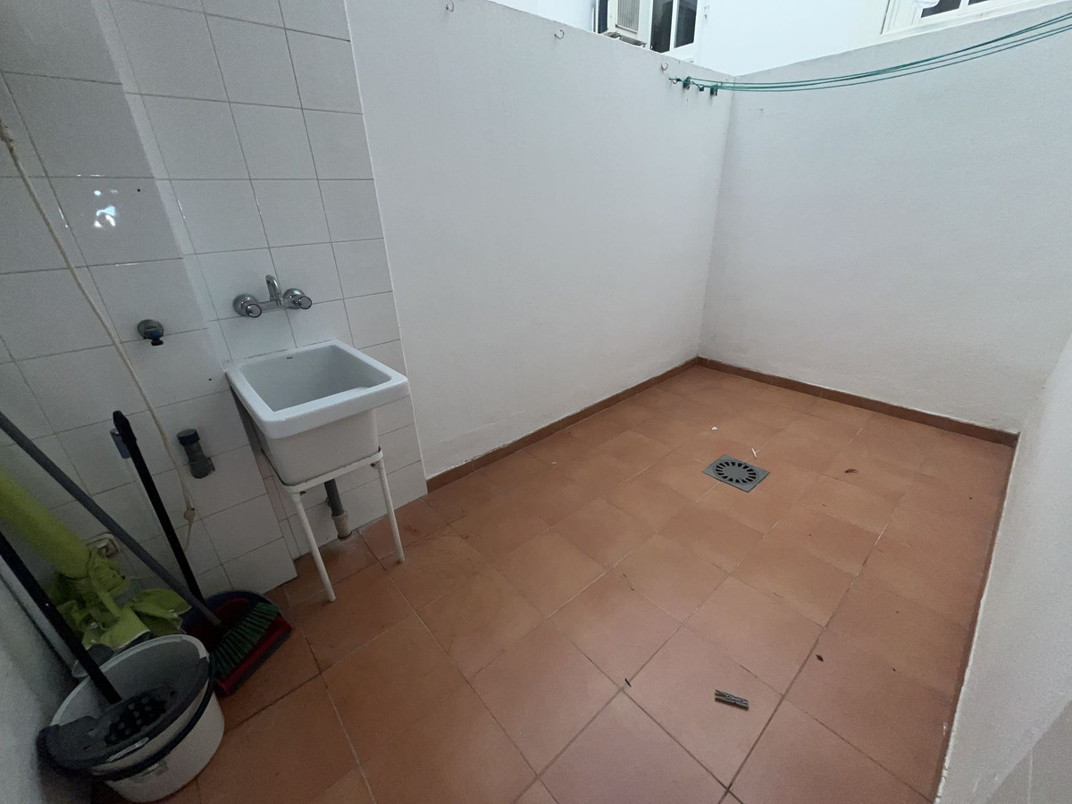 2 Bedroom Apartment for Sale in Estepona — 8