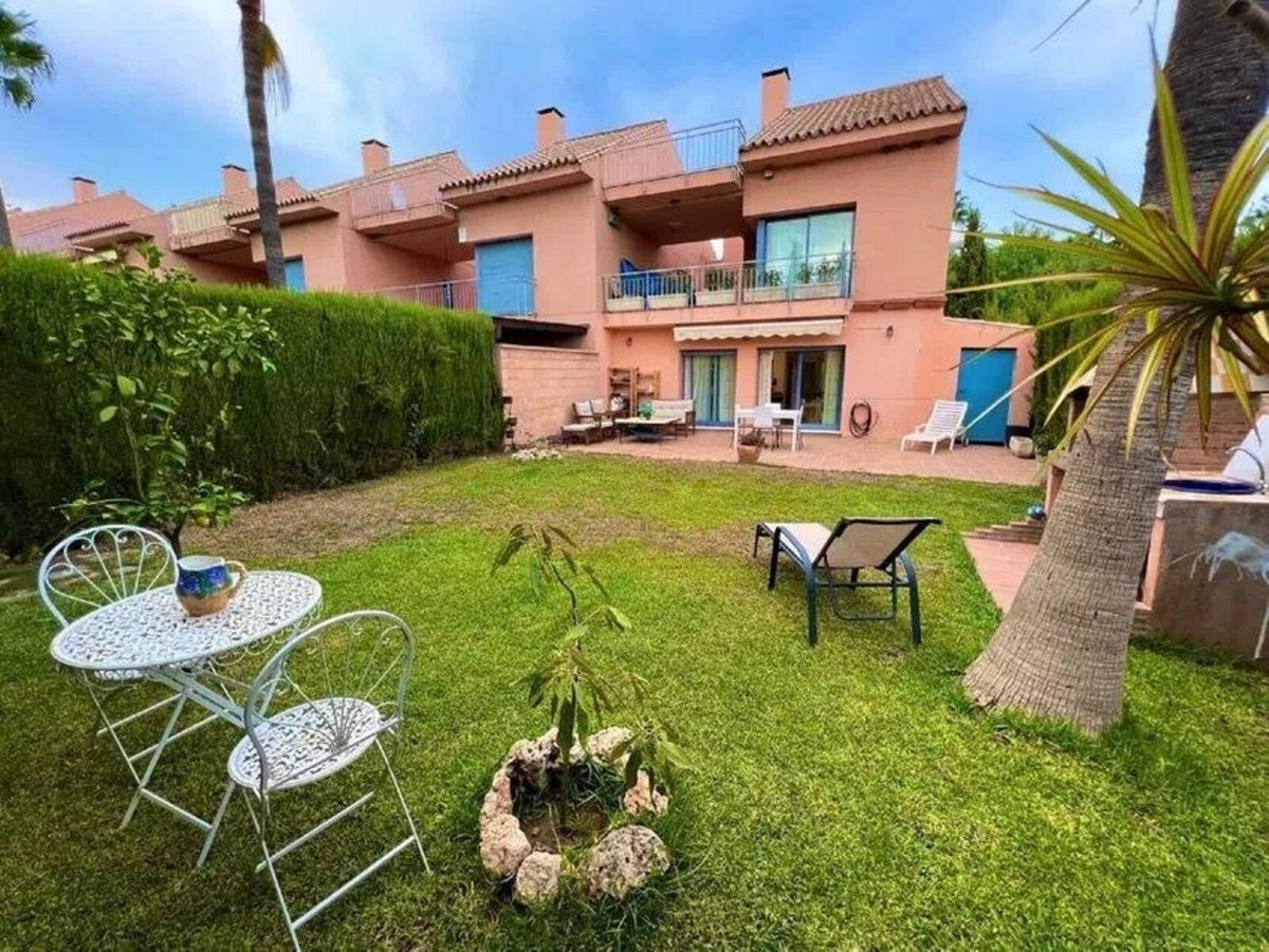 5 Bedroom Villa for Sale in Nueva Andalucía