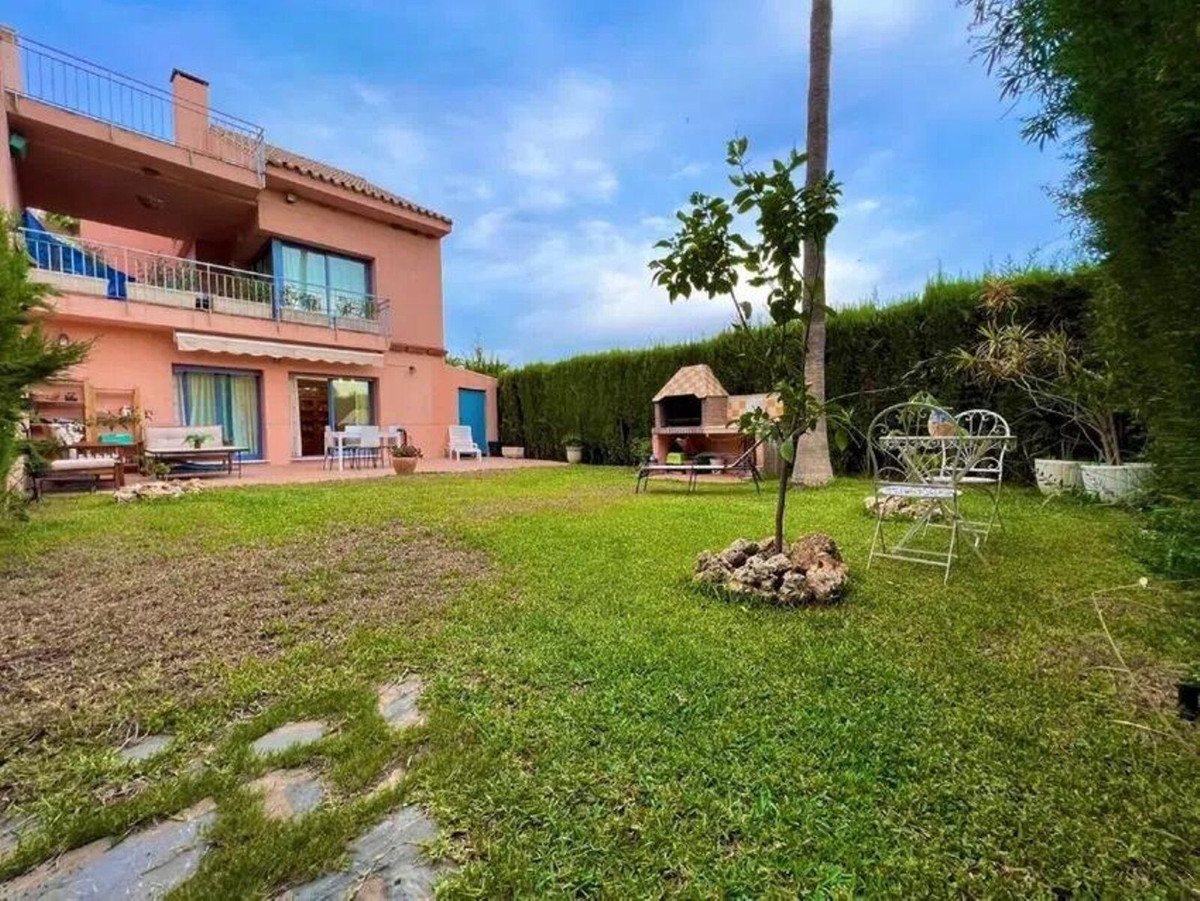 5 Bedroom Villa for Sale in Nueva Andalucía — 2