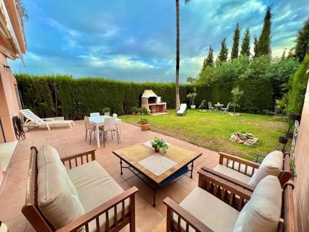 5 Bedroom Villa for Sale in Nueva Andalucía — 3
