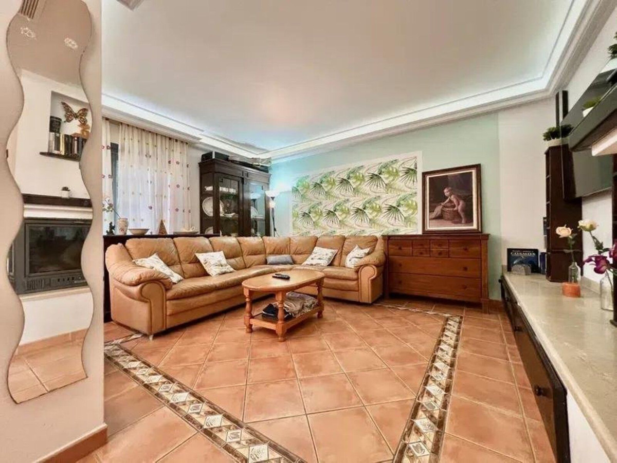 5 Bedroom Villa for Sale in Nueva Andalucía — 4