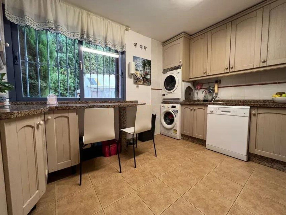5 Bedroom Villa for Sale in Nueva Andalucía — 6