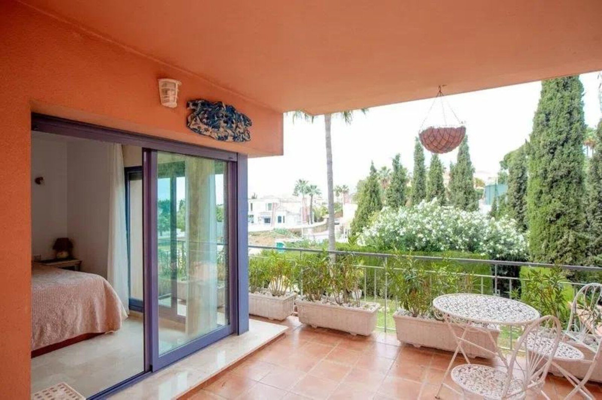 5 Bedroom Villa for Sale in Nueva Andalucía — view 10