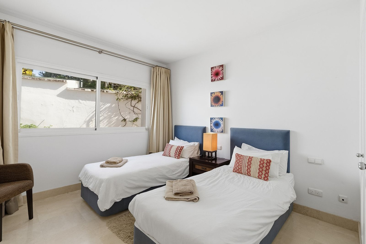 3 Bedroom Apartment for Sale in Nueva Andalucía — 2