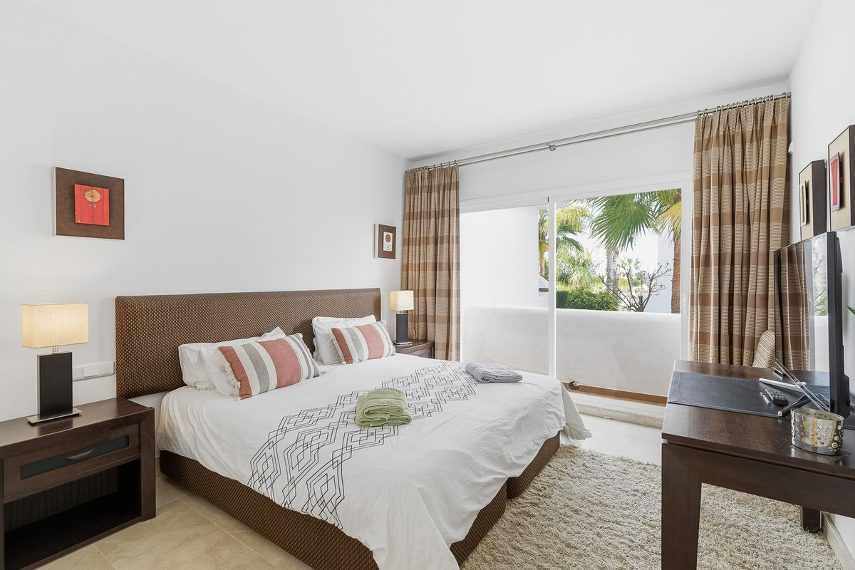 3 Bedroom Apartment for Sale in Nueva Andalucía — 4