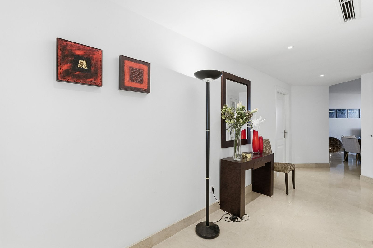 3 Bedroom Apartment for Sale in Nueva Andalucía — 7