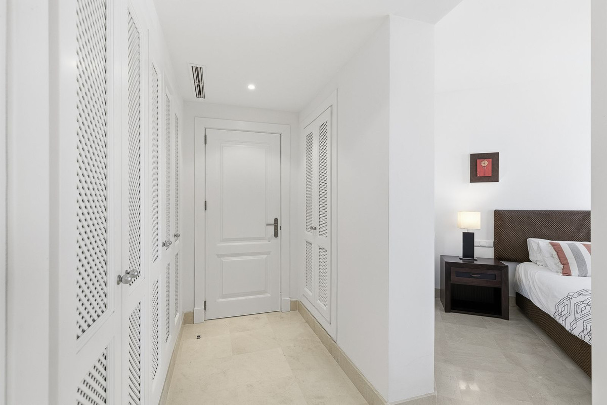 3 Bedroom Apartment for Sale in Nueva Andalucía — 8