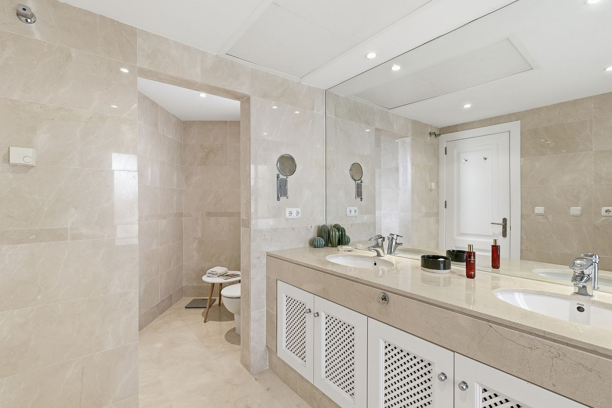 3 Bedroom Apartment for Sale in Nueva Andalucía — 9