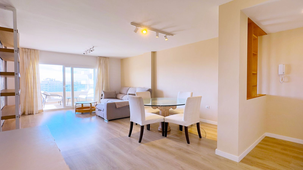 3 Bedroom Apartment for Sale in La Campana — 2