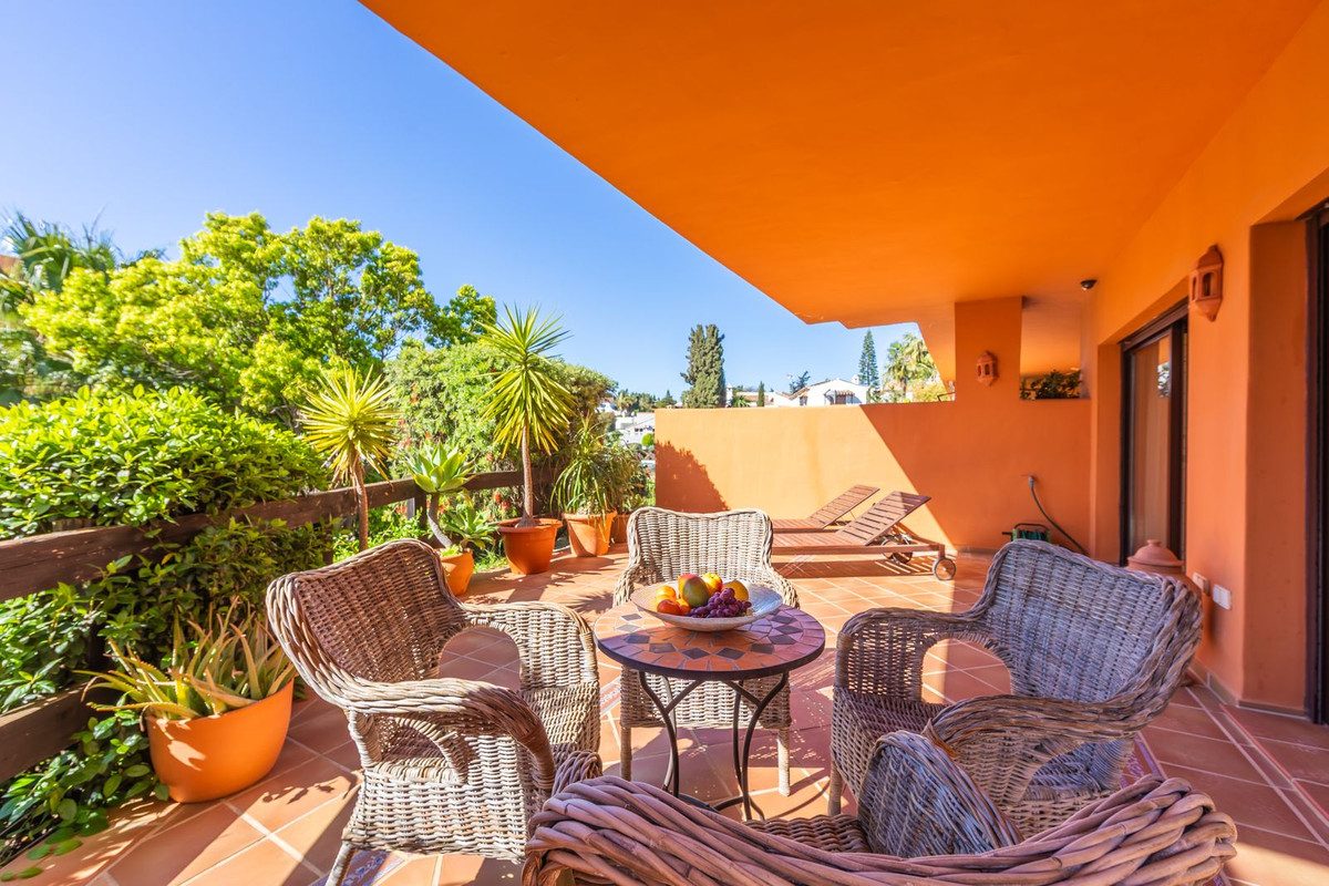 2 Bedroom Apartment for Sale in Estepona — 8