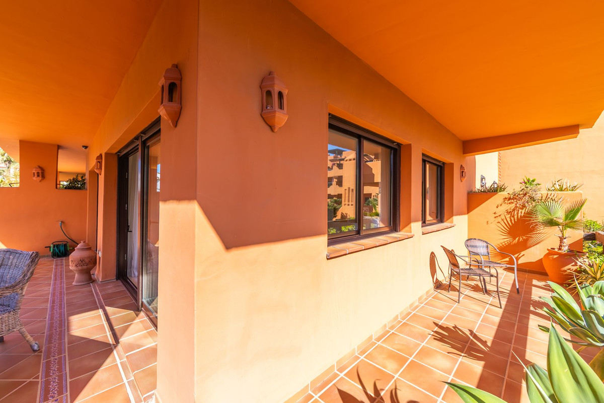 2 Bedroom Apartment for Sale in Estepona — view 10