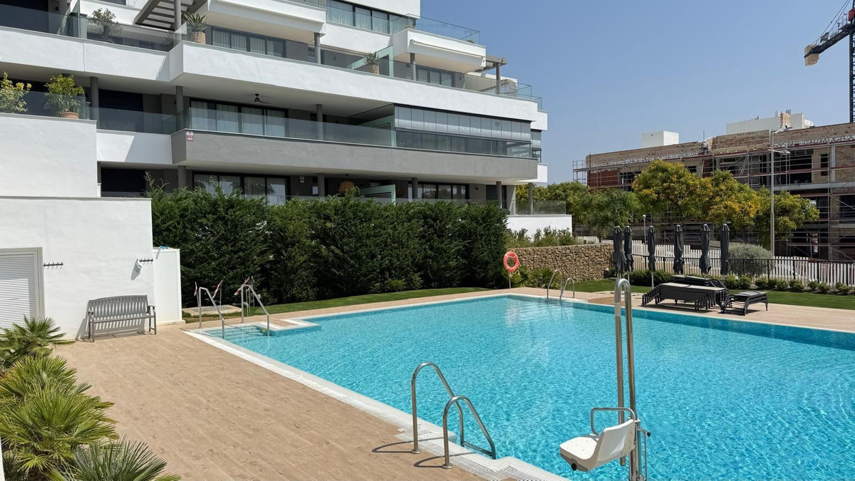 3 Bedroom Apartment for Sale in Estepona — 8