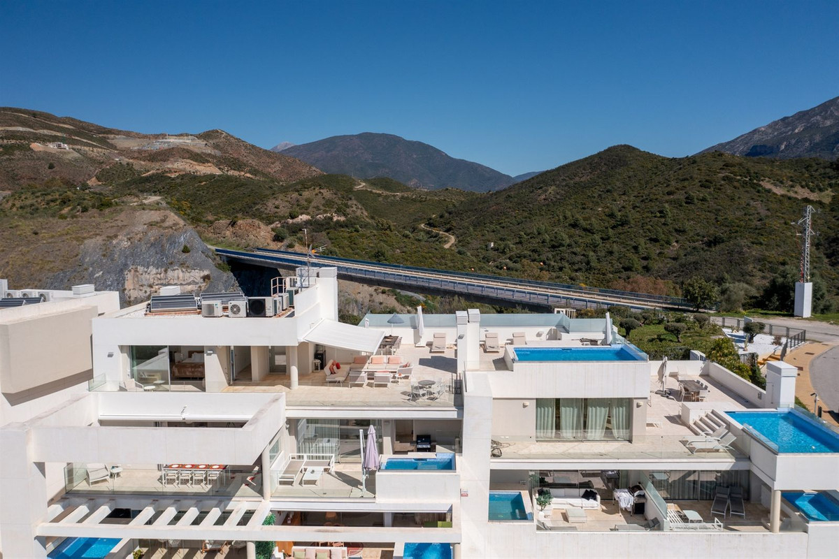 3 Bedroom Apartment for Sale in Nueva Andalucía — 4