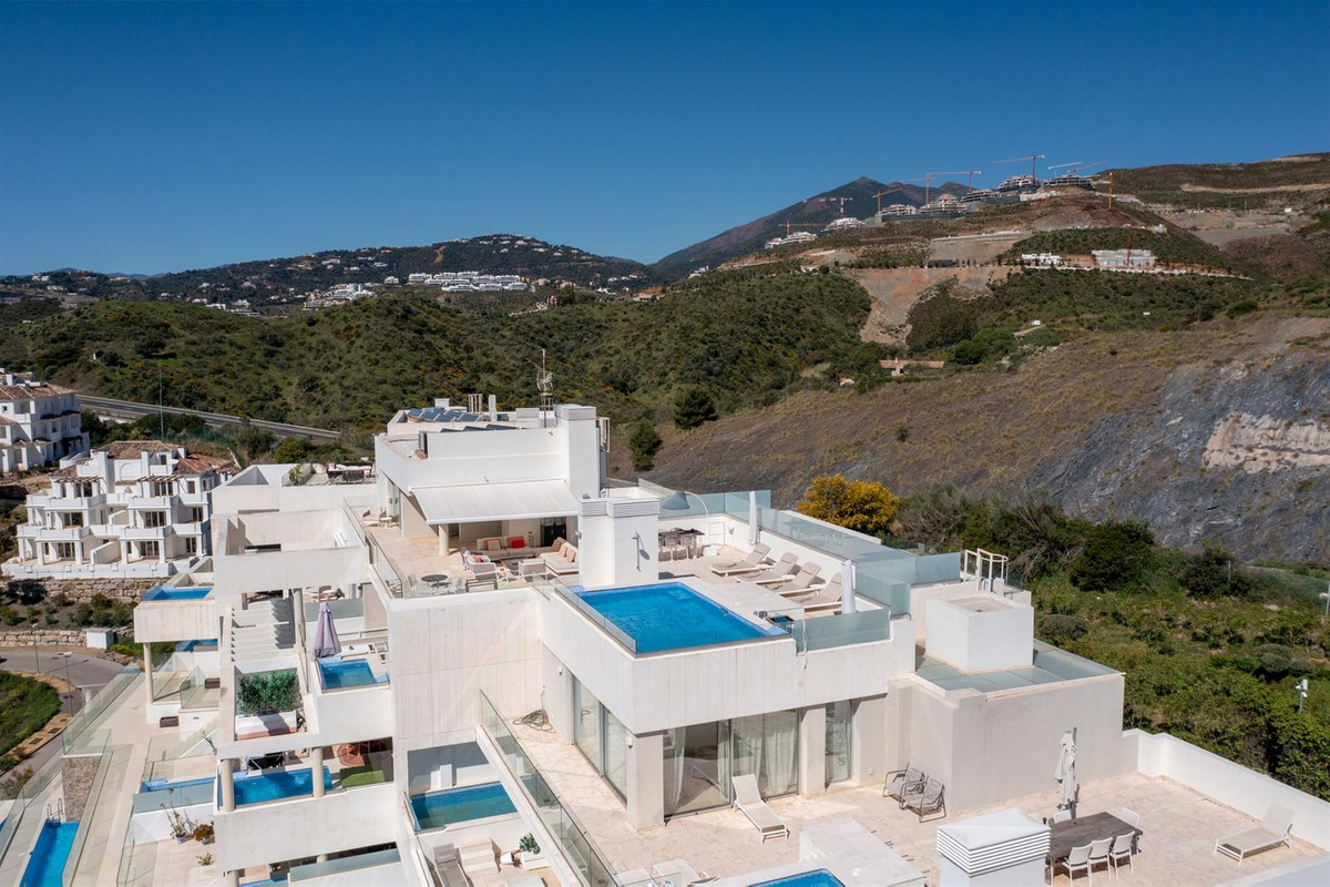 3 Bedroom Apartment for Sale in Nueva Andalucía — 5