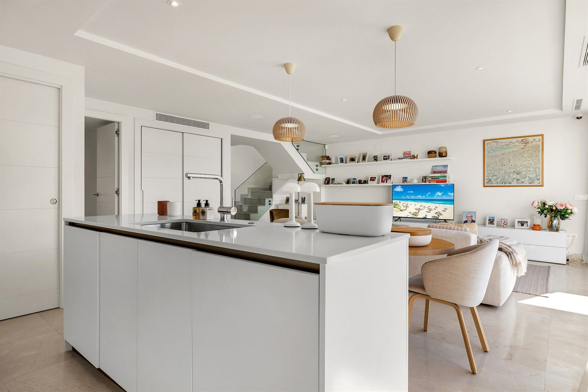 3 Bedroom Apartment for Sale in Nueva Andalucía — 9