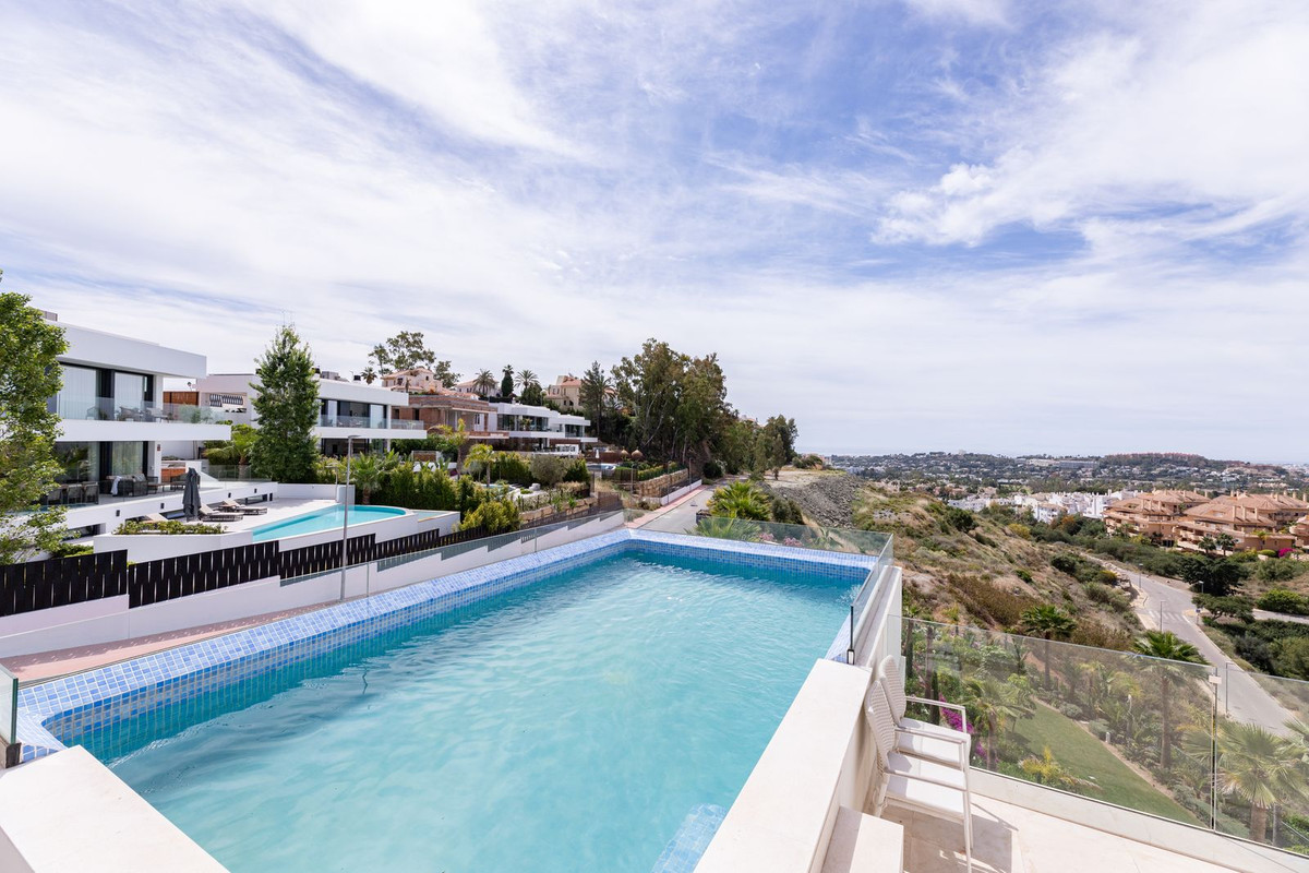2 Bedroom Apartment for Sale in Nueva Andalucía