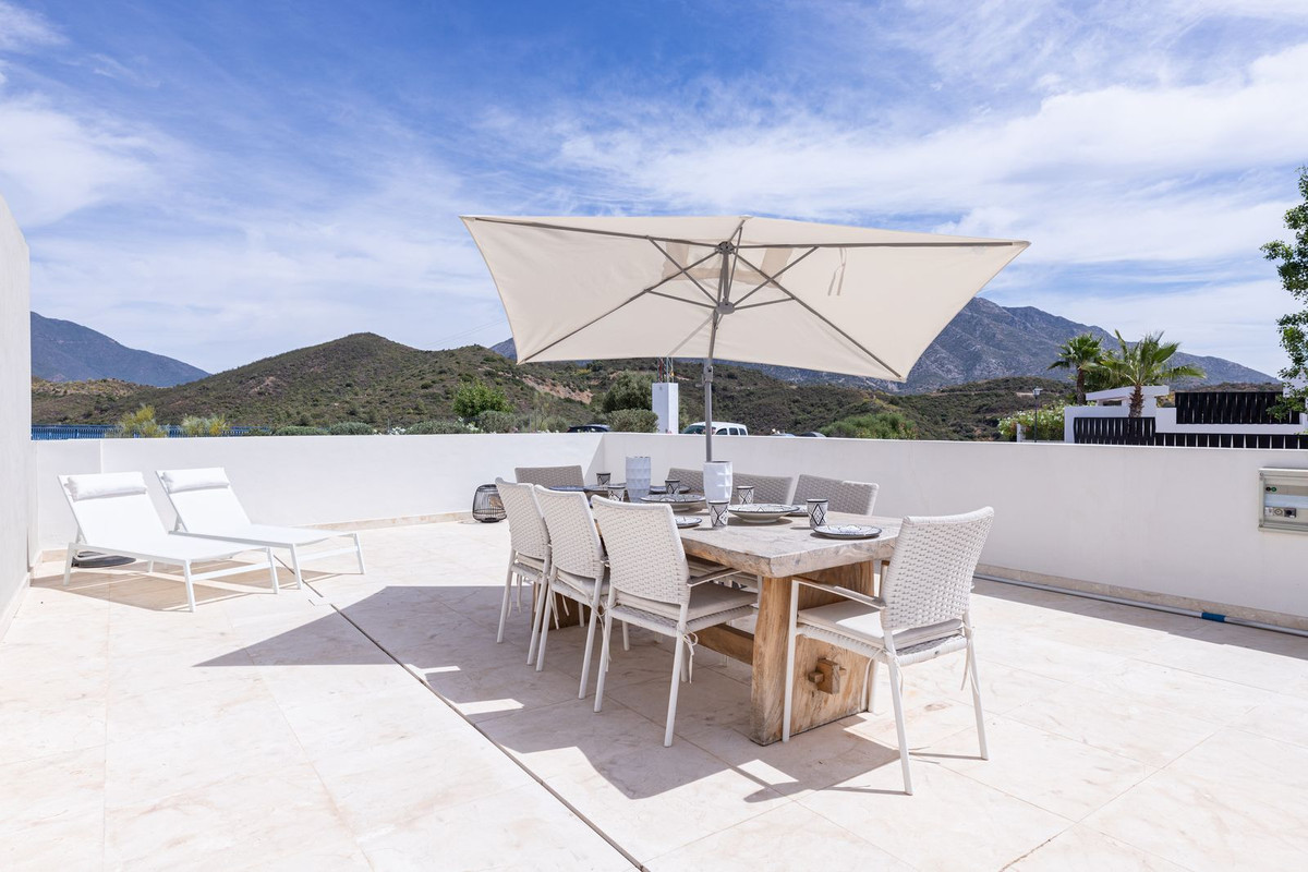 2 Bedroom Apartment for Sale in Nueva Andalucía — 7