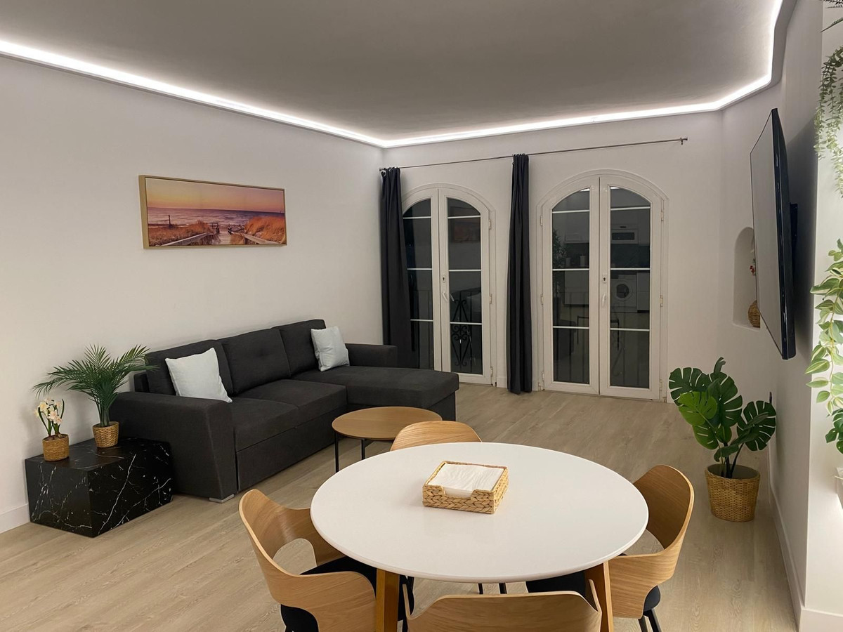 4 Bedroom Apartment for Sale in Puerto Banús — 2