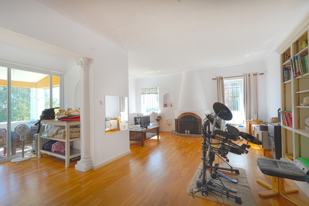 6 Bedroom Villa for Sale in Valle del Sol — 2