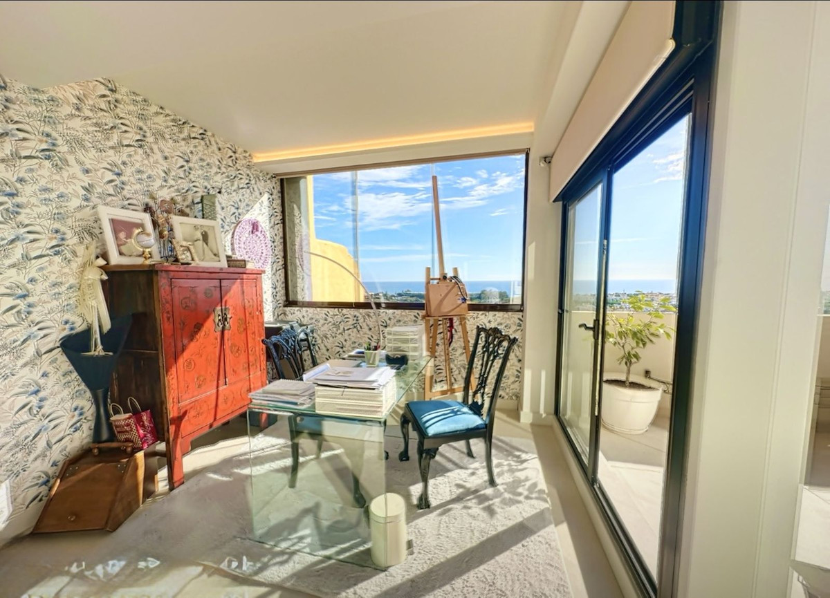 3 Bedroom Apartment for Sale in Estepona — 9