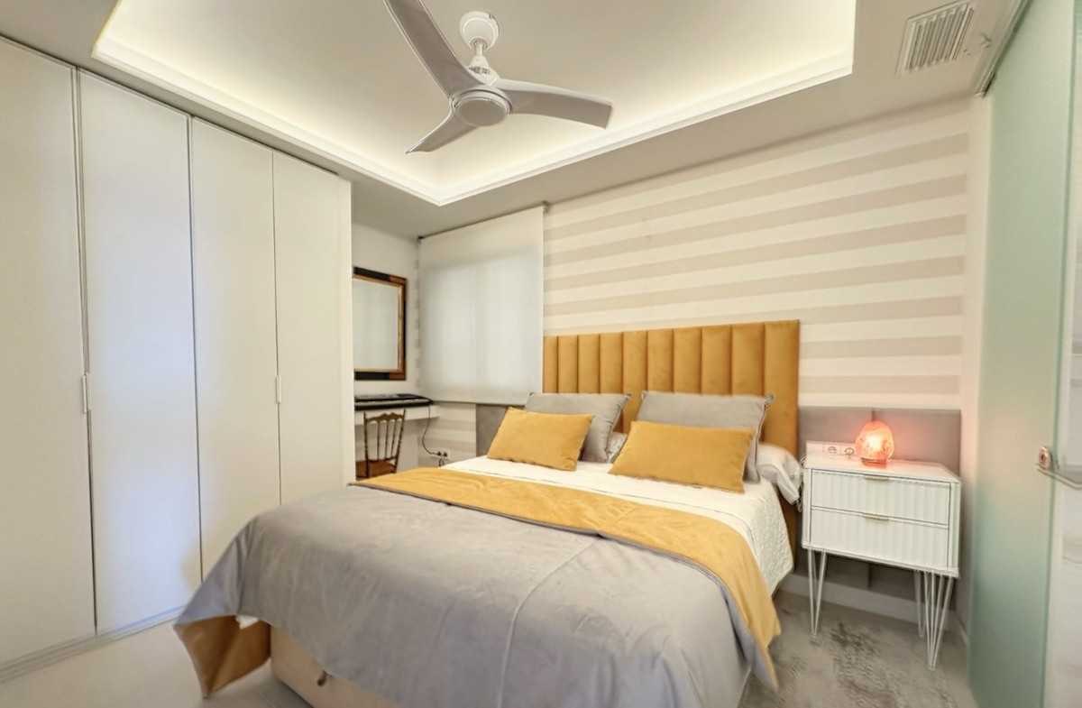 3 Bedroom Apartment for Sale in Estepona — view 10