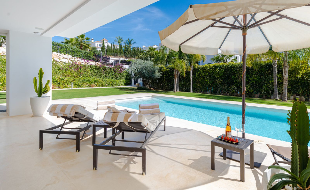 6 Bedroom Villa for Sale in Nueva Andalucía — 4