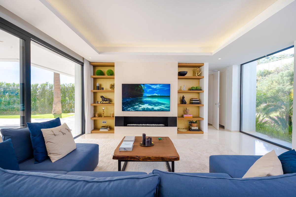 6 Bedroom Villa for Sale in Nueva Andalucía — 5