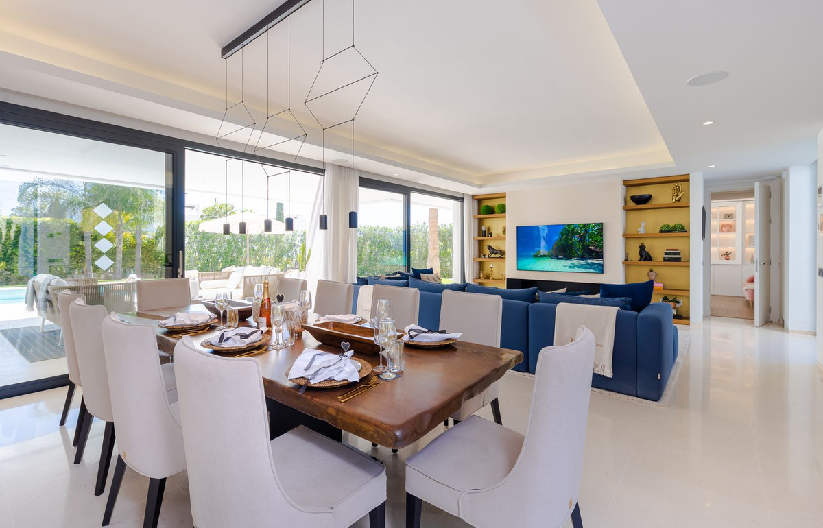 6 Bedroom Villa for Sale in Nueva Andalucía — 7