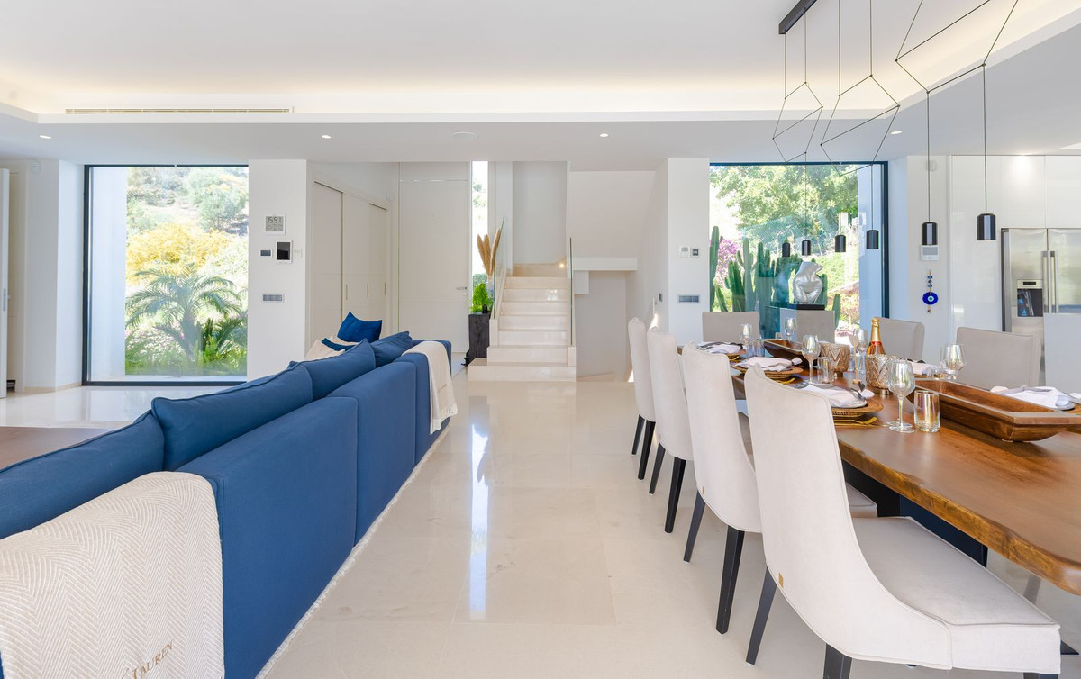 6 Bedroom Villa for Sale in Nueva Andalucía — 9