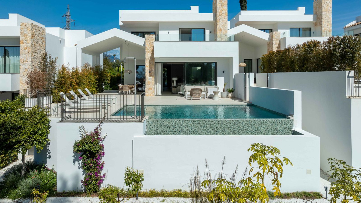 5 Bedroom Villa for Sale in San Pedro de Alcántara — 2