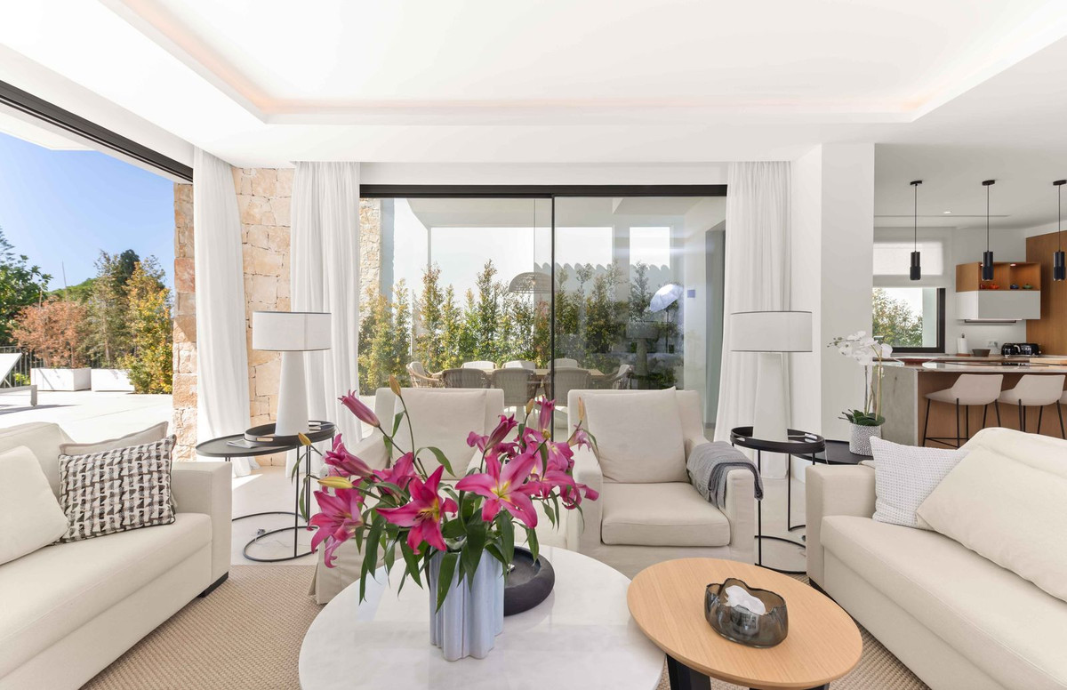 5 Bedroom Villa for Sale in San Pedro de Alcántara — 5