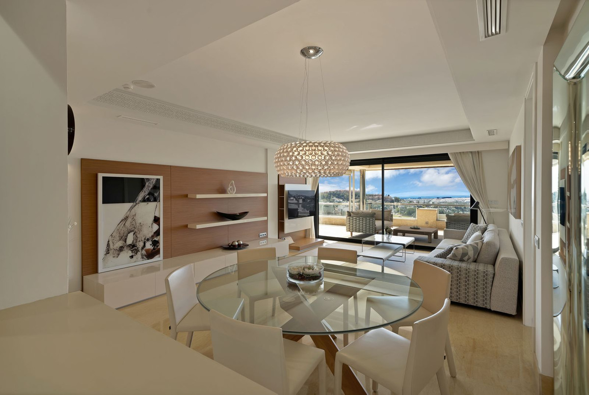 3 Bedroom Apartment for Sale in Nueva Andalucía — 4