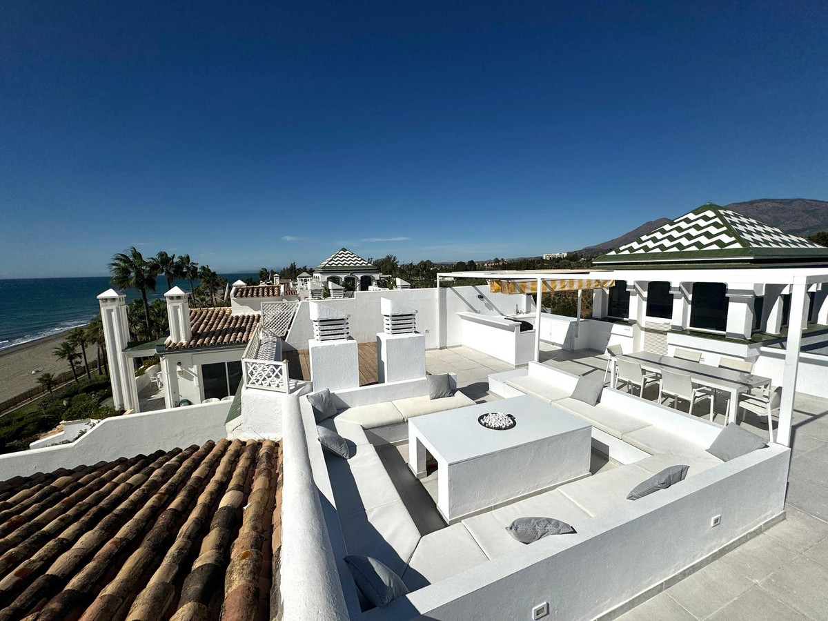 3 Bedroom Apartment for Sale in Estepona — 2