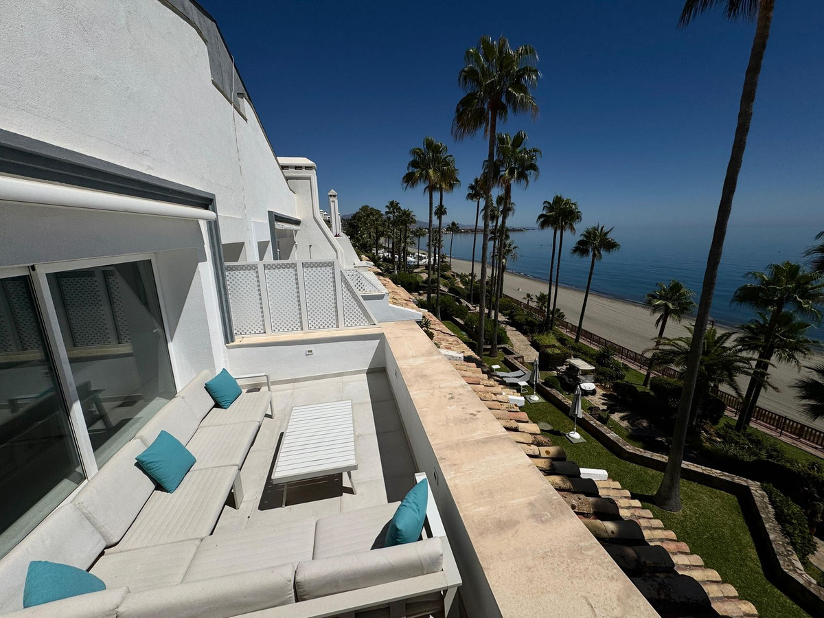 3 Bedroom Apartment for Sale in Estepona — view 11