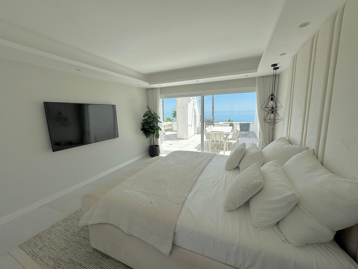3 Bedroom Apartment for Sale in Estepona — view 14