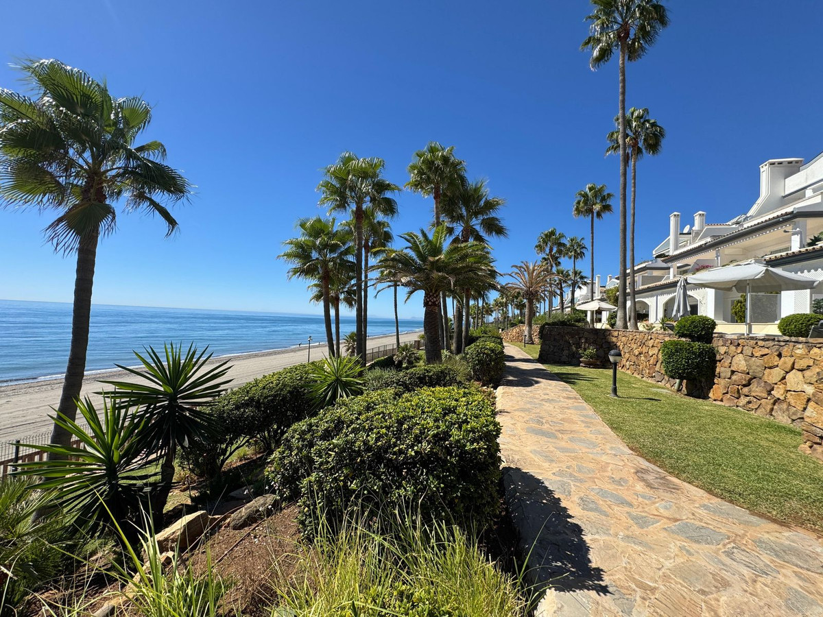 3 Bedroom Apartment for Sale in Estepona — view 17