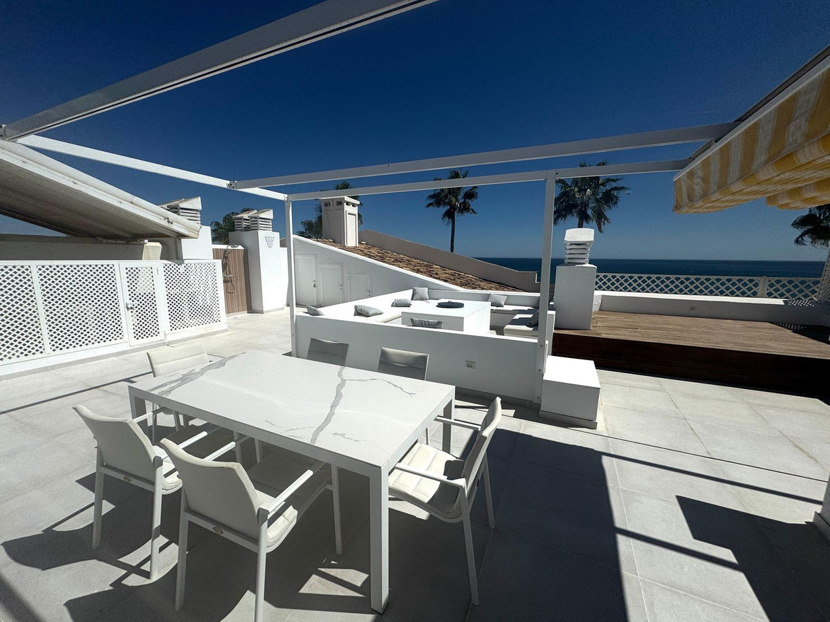 3 Bedroom Apartment for Sale in Estepona — 3